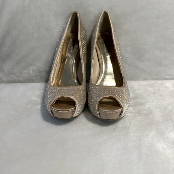 Jennifer Lopez Cream and Silver Peep-Toe Heels Size 8.5 - Picture 1 of 4
